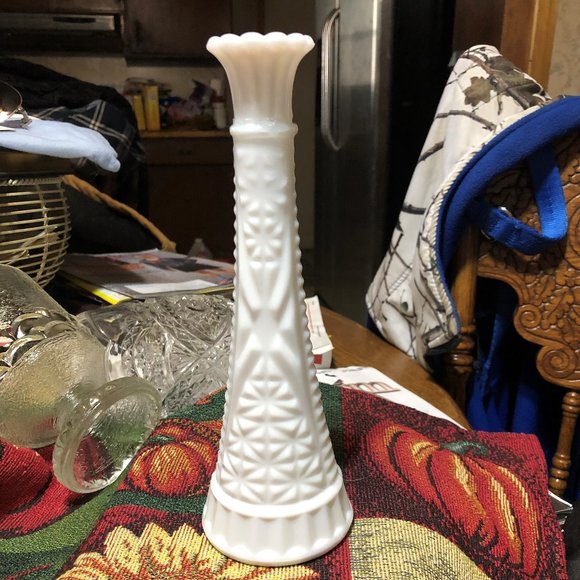 - Vintage Milk Glass Vase - Picture 1 of 1